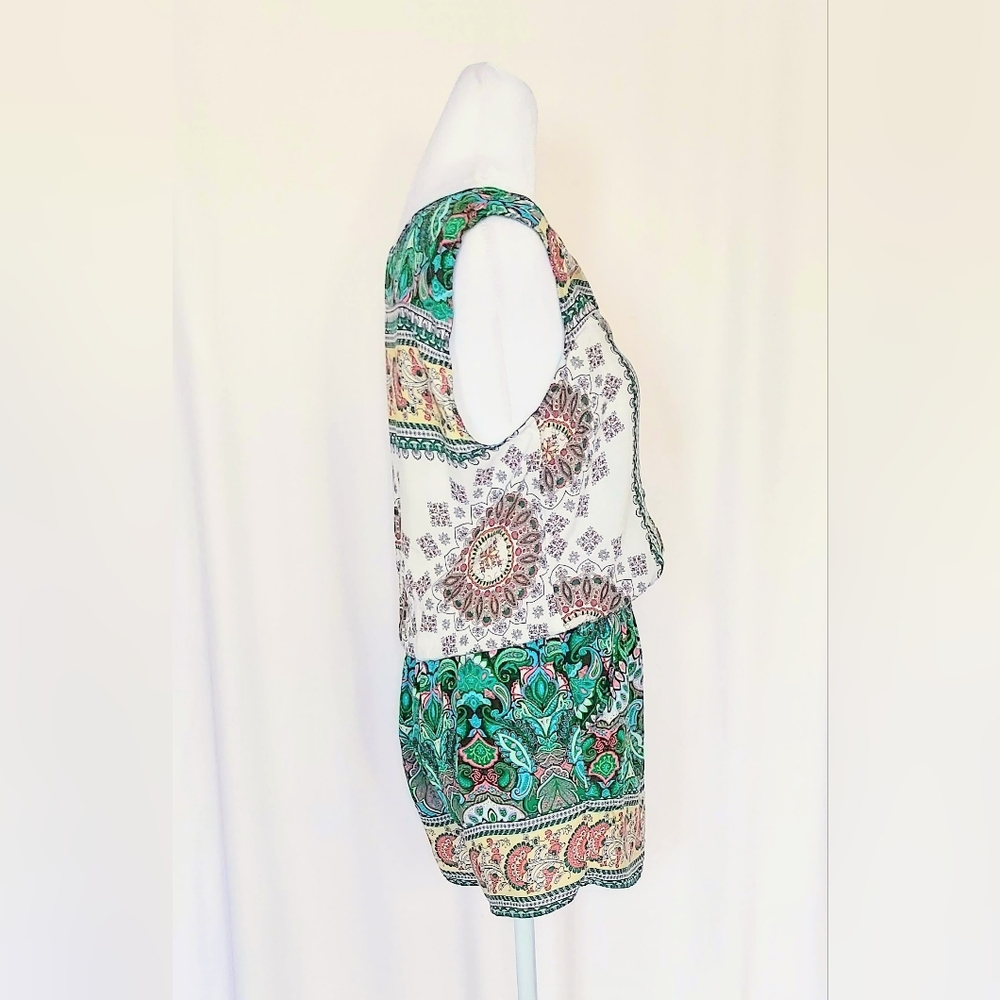Umgee Sleeveless Paisley Shorts Romper Size Small Green Beige - Picture 6 of 7